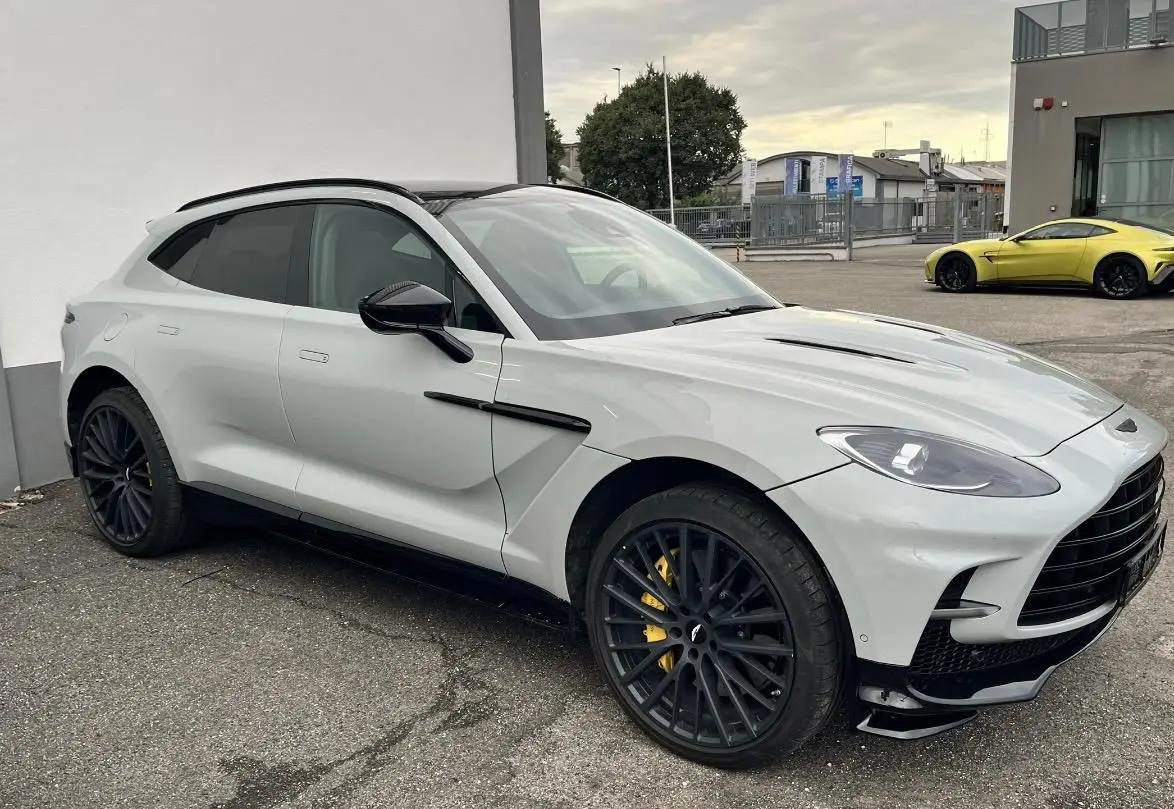 Aston Martin DBX 707 2026, front view — Courchevel Luxury Car Rental, Courchevel. The Aston Martin DBX 707 pairs 707 hp with a genuine five-seat cabin, which matters as…