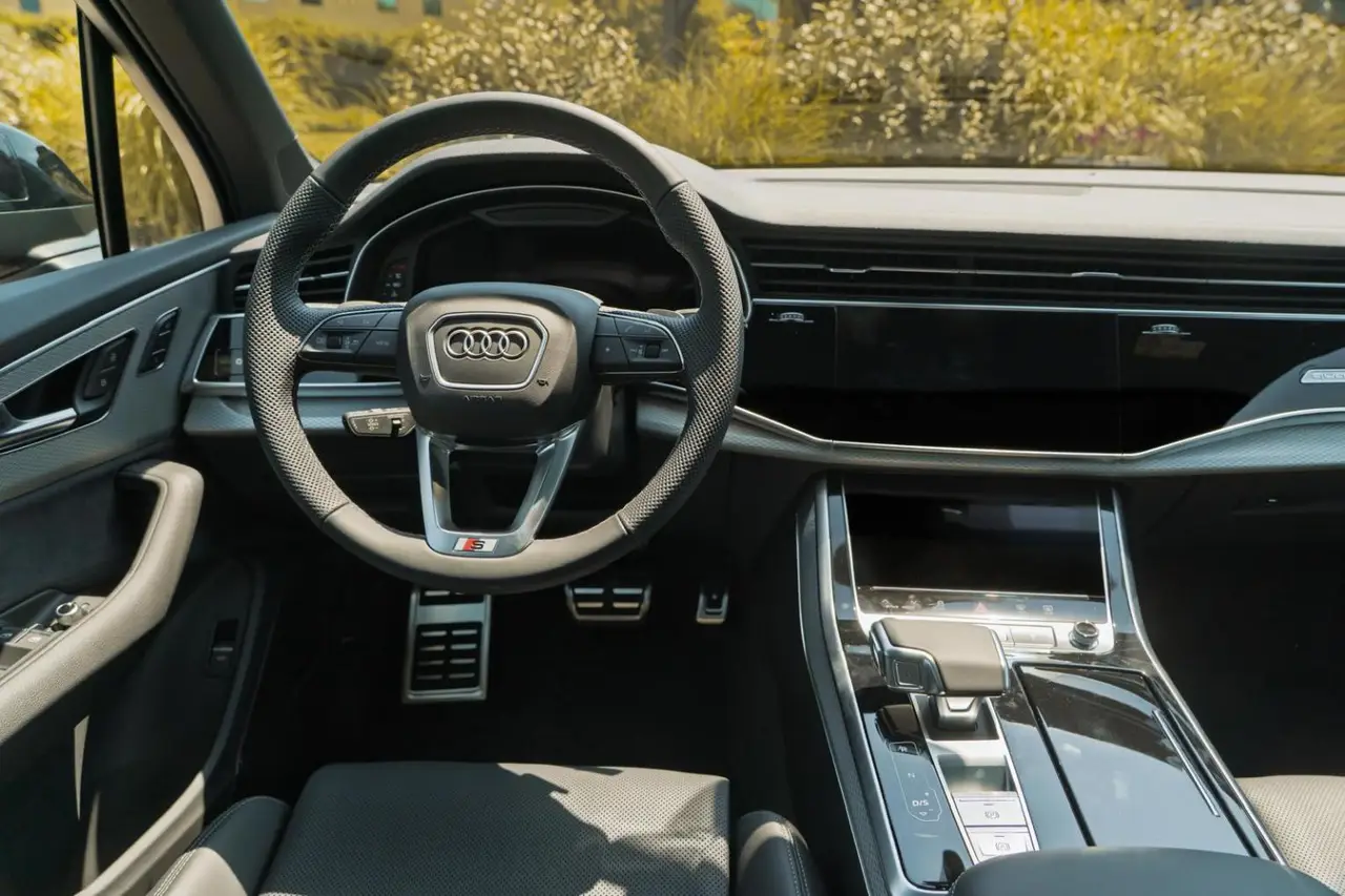 Audi Q7 50 TDI S-Line Edition 2025, interior — Courchevel Luxury Car Rental, Courchevel. The Audi Q7 50 TDI S-Line Edition brings a diesel-fed 286 hp to a chassis built for…
