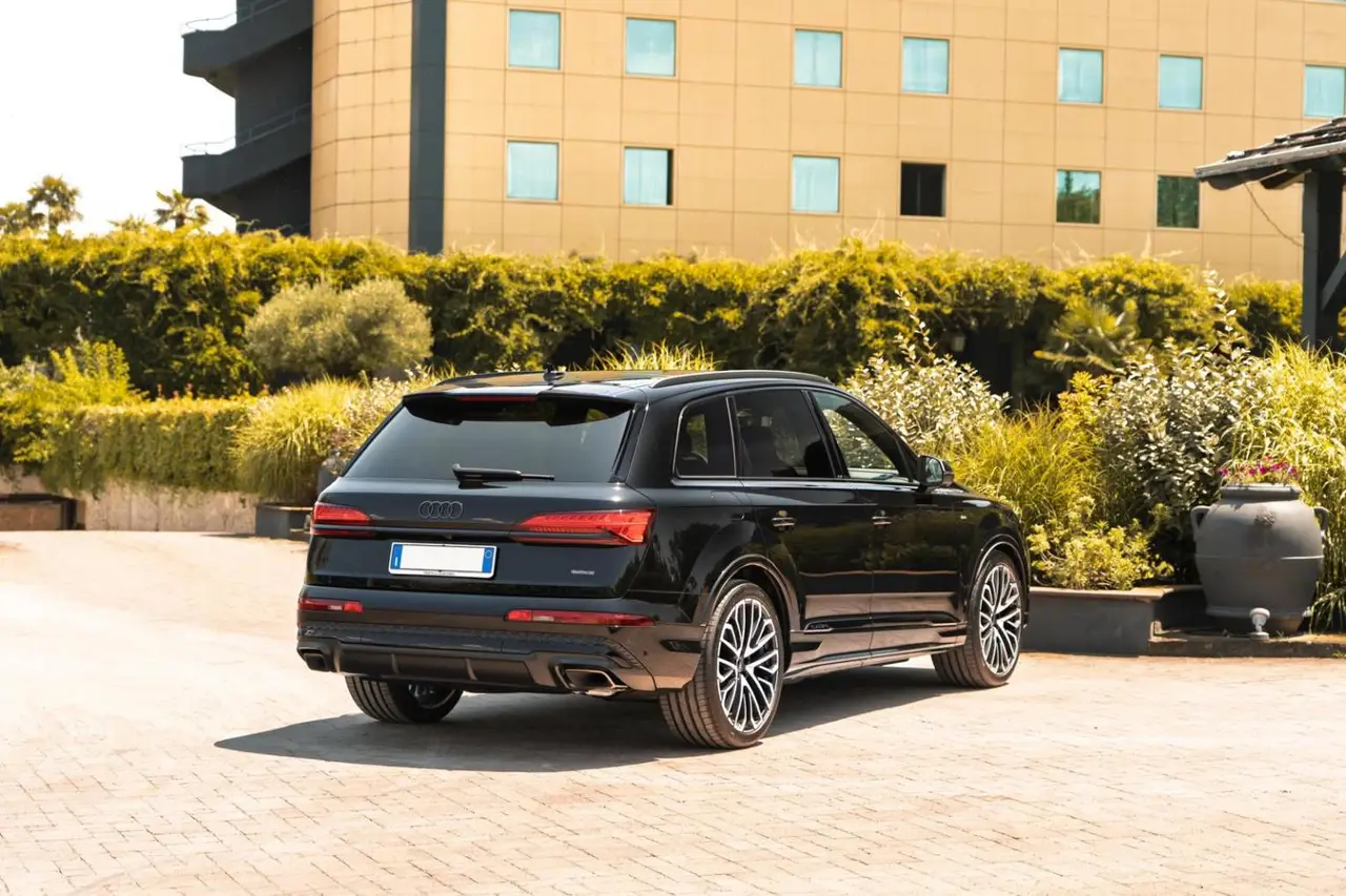 Audi Q7 50 TDI S-Line Edition 2025, dashboard — Courchevel Luxury Car Rental, Courchevel. The Audi Q7 50 TDI S-Line Edition brings a diesel-fed 286 hp to a chassis built for…