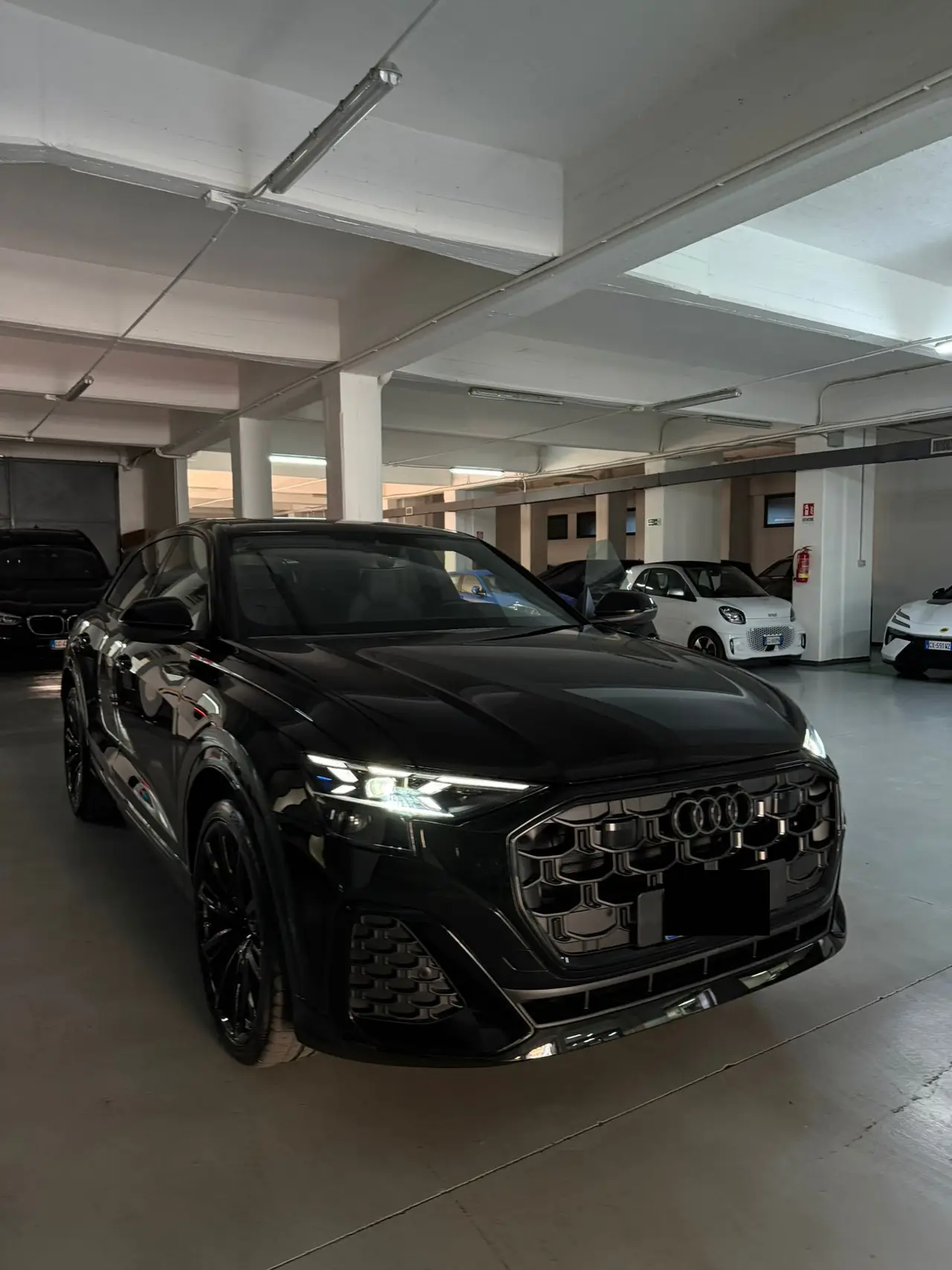 Audi Q8 2025, front view — Courchevel Luxury Car Rental, Courchevel. The 2025 Audi Q8 brings 340 hp and a five-seat cabin to a lineup where composure matters…