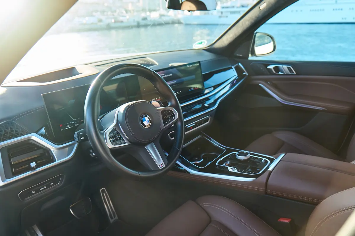 BMW X7 40d M 2024, interior — Courchevel Luxury Car Rental, Courchevel. The BMW X7 40d M pairs three rows of seating with 352 hp from its diesel six-cylinder,…