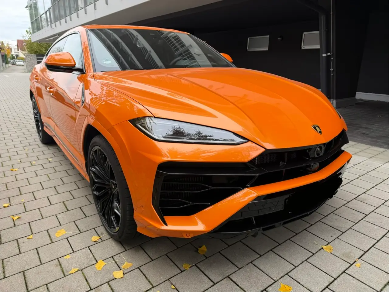 Lamborghini URUS SE 2025, rear view — Courchevel Luxury Car Rental, Courchevel. The Lamborghini URUS SE brings 800 hp and five-seat practicality to a category where most…