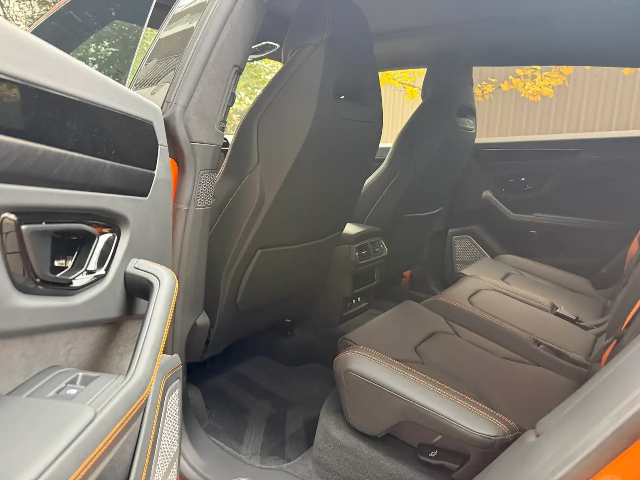 Lamborghini URUS SE 2025, dashboard — Courchevel Luxury Car Rental, Courchevel. The Lamborghini URUS SE brings 800 hp and five-seat practicality to a category where most…