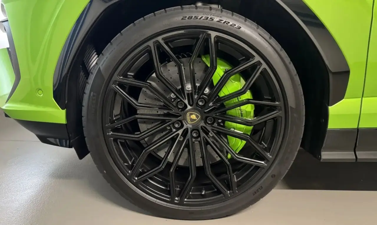 Lamborghini Urus SE 2026, exterior — Courchevel Luxury Car Rental, Courchevel. The 2026 Lamborghini Urus SE brings 800 hp to a five-seat SUV body, which is a rare…