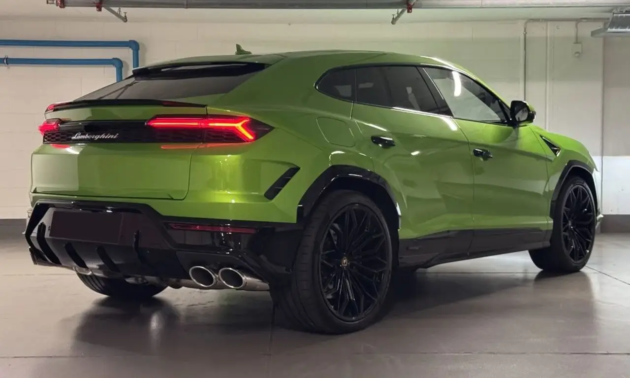 Lamborghini Urus SE 2026, front view — Courchevel Luxury Car Rental, Courchevel. The 2026 Lamborghini Urus SE brings 800 hp to a five-seat SUV body, which is a rare…