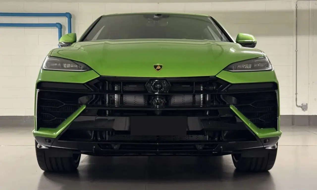 Lamborghini Urus SE 2026, interior — Courchevel Luxury Car Rental, Courchevel. The 2026 Lamborghini Urus SE brings 800 hp to a five-seat SUV body, which is a rare…