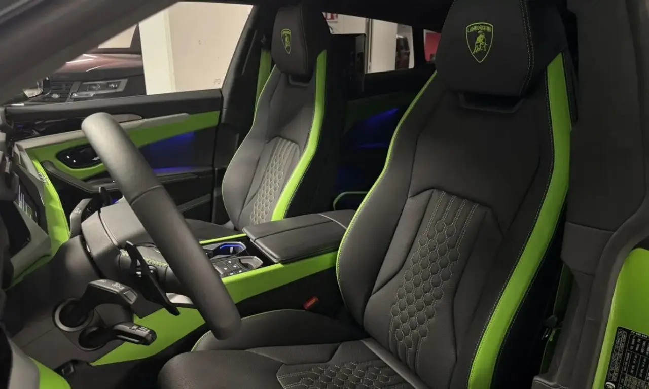 Land Rover Range Rover Sport Dynamic SE 2025, interior — Courchevel Luxury Car Rental, Courchevel. The 2025 Range Rover Sport Dynamic SE brings 360 hp and a five-seat cabin to the kind of…