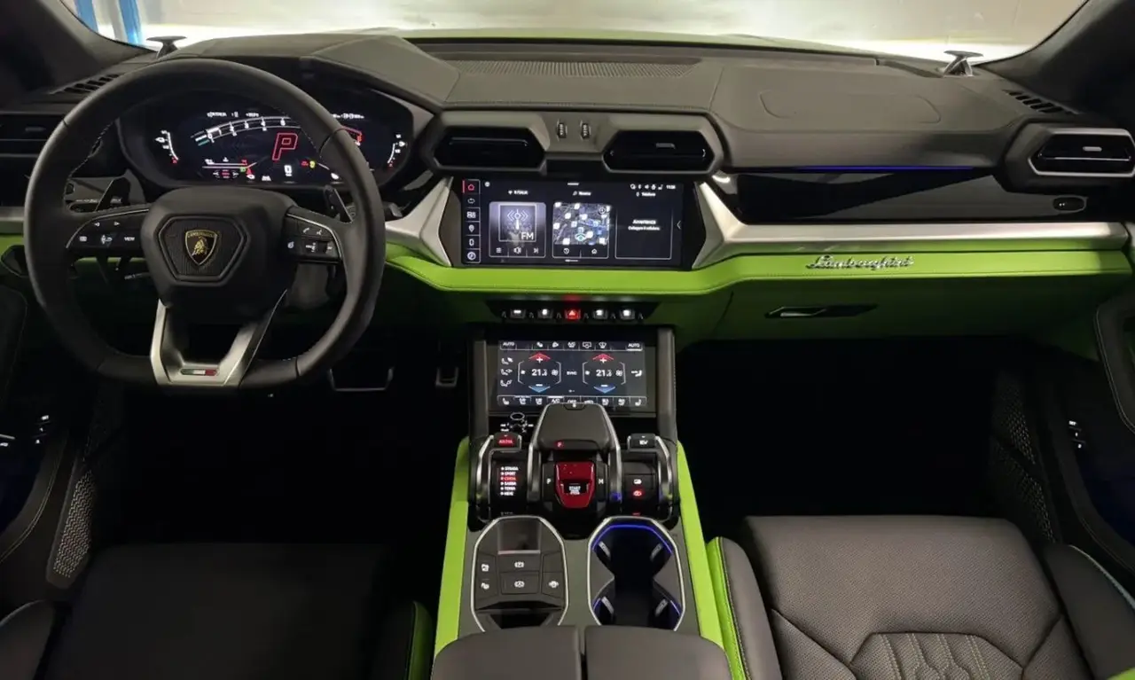 Land Rover Range Rover Sport Dynamic SE 2025, dashboard — Courchevel Luxury Car Rental, Courchevel. The 2025 Range Rover Sport Dynamic SE brings 360 hp and a five-seat cabin to the kind of…
