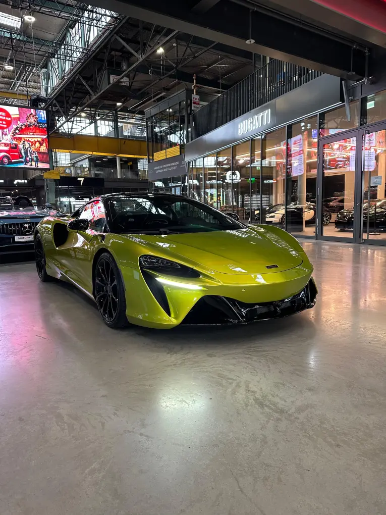 McLaren Artura Spider 2024, front view — Courchevel Luxury Car Rental, Courchevel. The McLaren Artura Spider brings 671 hp to a two-seat convertible layout that rewards a…