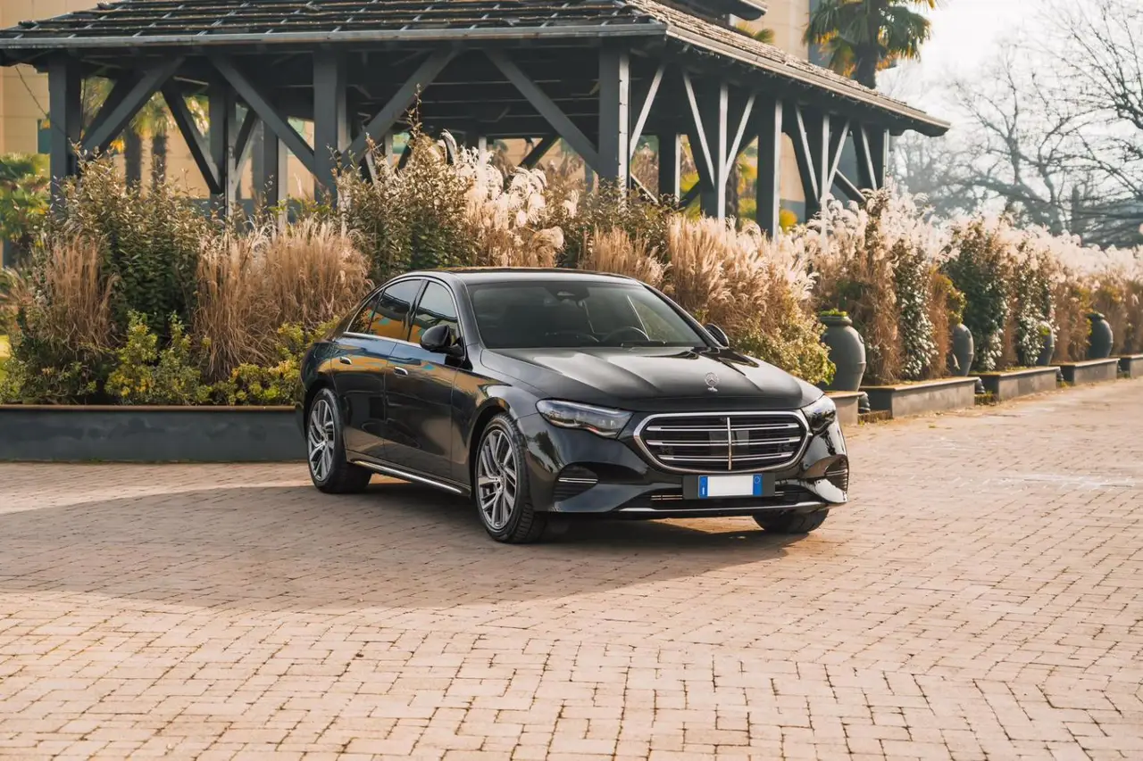 Mercedes Benz E-klasse 220d Premium Plus 2026, rear view — Courchevel Luxury Car Rental, Courchevel. The 2026 Mercedes Benz E-Klasse 220d Premium Plus is not built to turn heads on the D915…