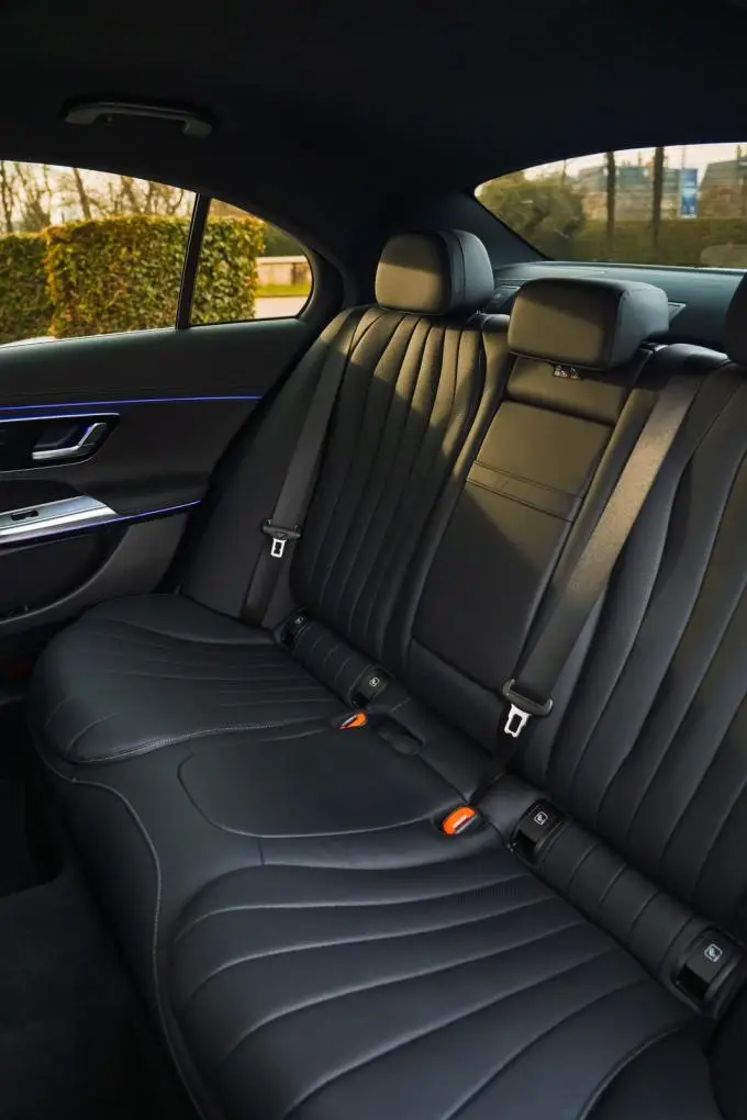 Mercedes Benz E-klasse 220d Premium Plus 2026, interior — Courchevel Luxury Car Rental, Courchevel. The 2026 Mercedes Benz E-Klasse 220d Premium Plus is not built to turn heads on the D915…