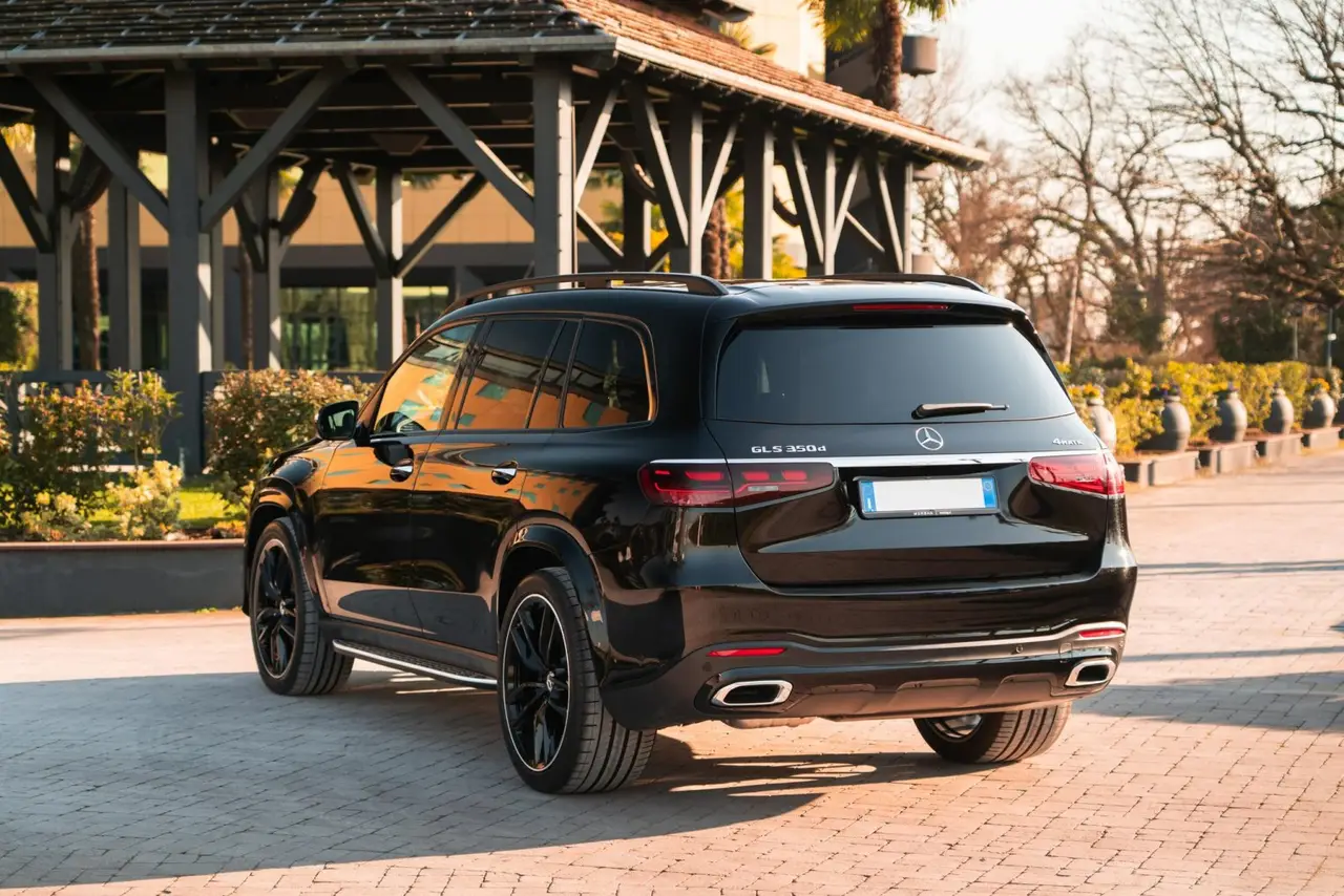 Mercedes Benz GLS-klasse 350 D Exclusive 7 Posti 2025, exterior — Courchevel Luxury Car Rental, Courchevel. The GLS-Klasse 350d Exclusive brings seven full-size seats and a diesel engine built for…