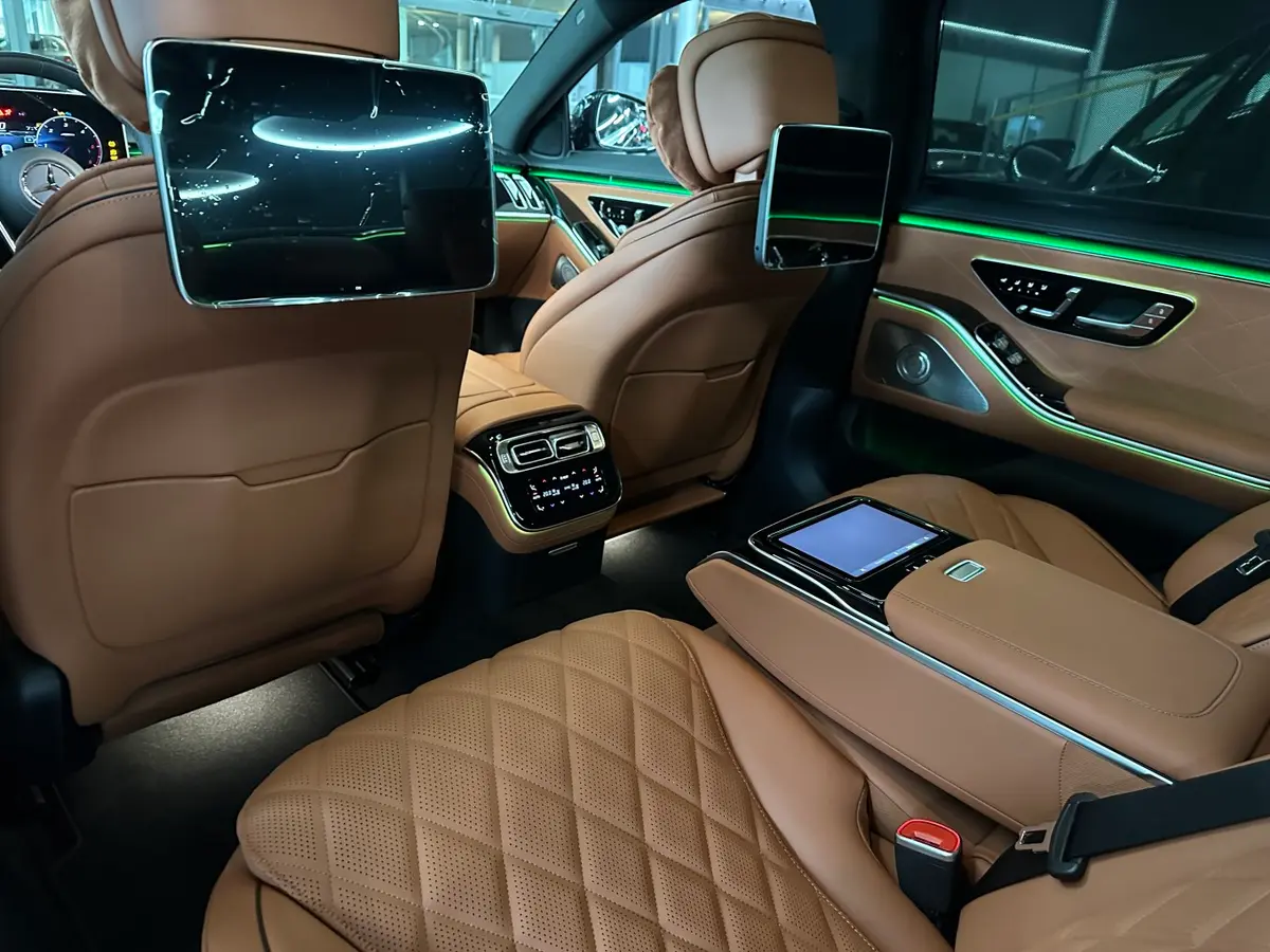 Mercedes Benz S-klasse S400 Long 4-Matic 2023, interior — Courchevel Luxury Car Rental, Courchevel. The S400 Long 4-Matic is the car to choose when the priority is arriving calm rather than…