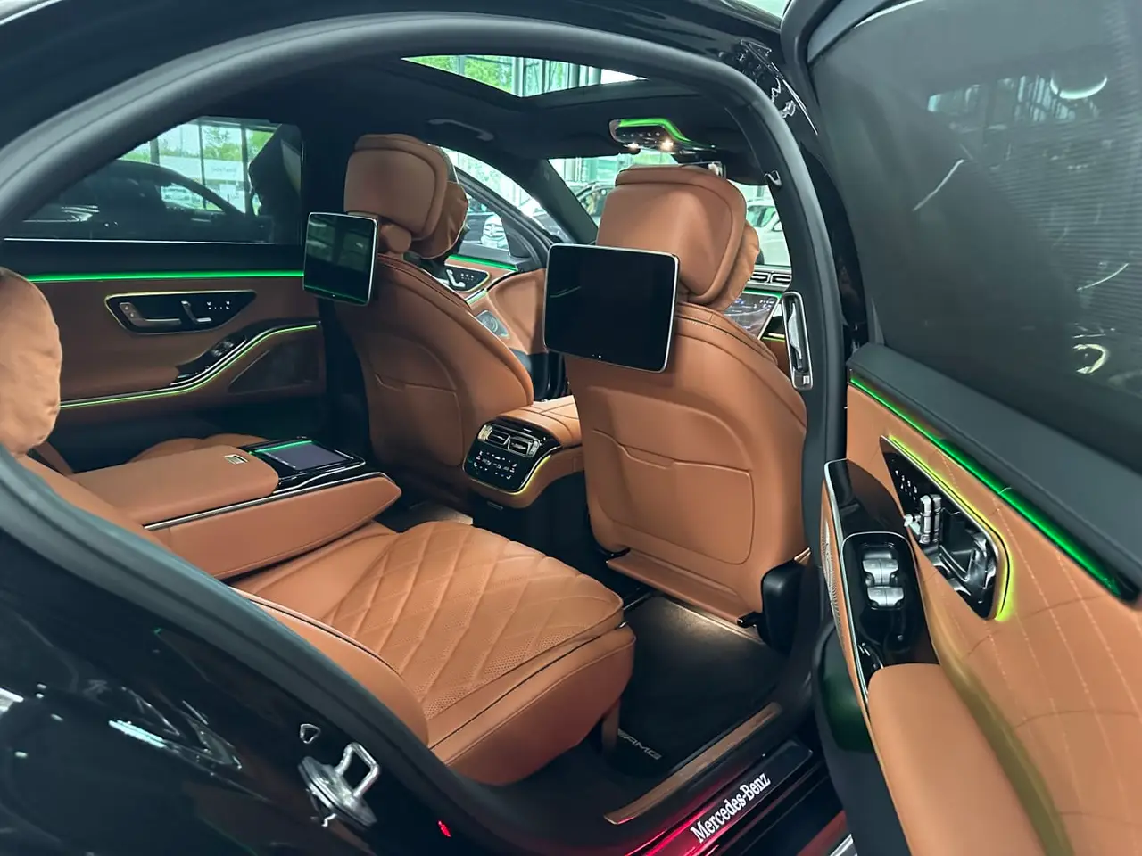 Mercedes Benz S-klasse S400 Long 4-Matic 2023, dashboard — Courchevel Luxury Car Rental, Courchevel. The S400 Long 4-Matic is the car to choose when the priority is arriving calm rather than…