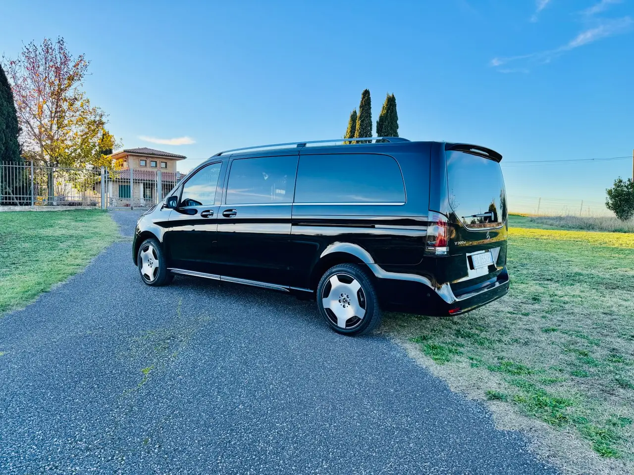 Mercedes Benz V300 4x4 XL Exclusive 7 seats 2025, exterior — Courchevel Luxury Car Rental, Courchevel. The Mercedes-Benz V300 4x4 XL Exclusive is built for the practical side of a Courchevel…