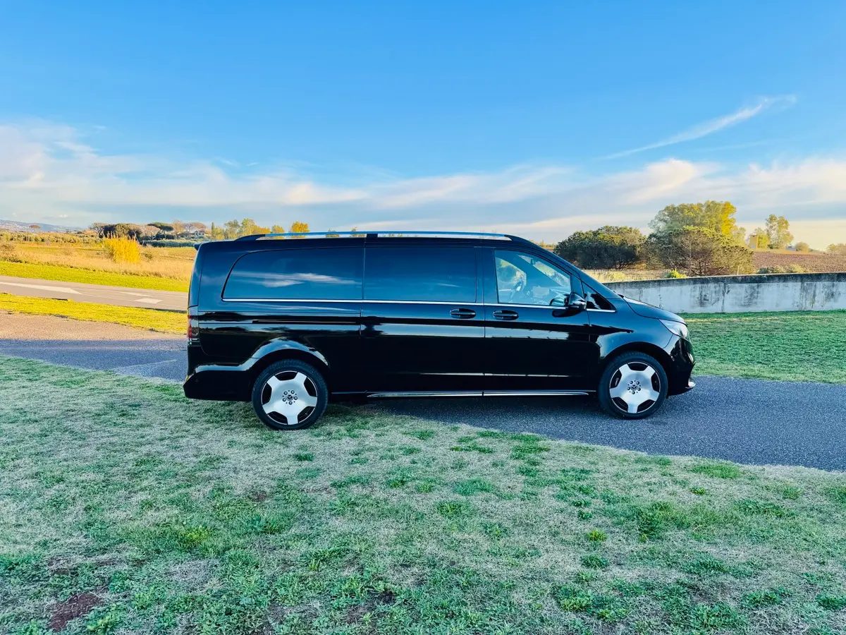 Mercedes Benz V300 4x4 XL Exclusive 7 seats 2025, front view — Courchevel Luxury Car Rental, Courchevel. The Mercedes-Benz V300 4x4 XL Exclusive is built for the practical side of a Courchevel…