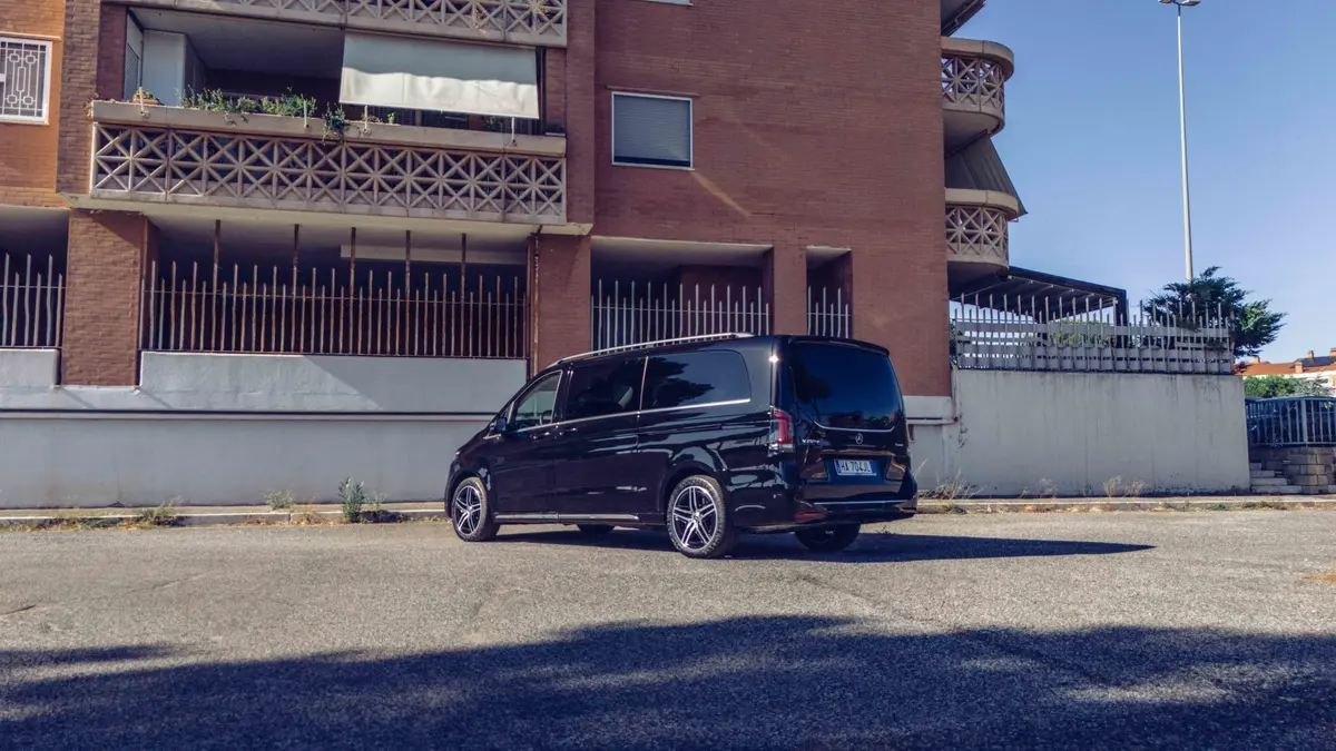 Mercedes Benz V300 4x4 XL VIP (Captain, 7 seat) 2025, interior — Courchevel Luxury Car Rental, Courchevel. The Mercedes Benz V300 4x4 XL VIP is built for groups who need space and traction more…