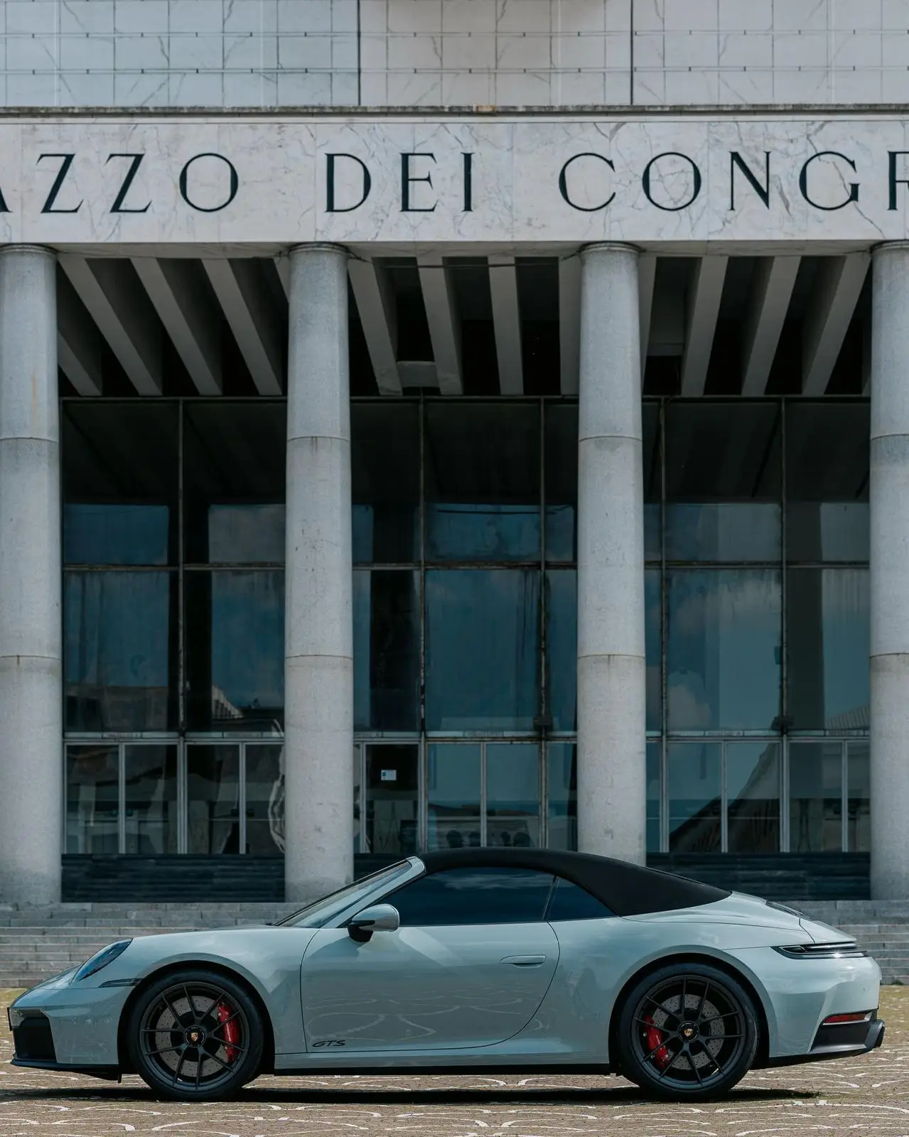 Porsche Carrera Spyder 992,2 GTS 2025, front view — Courchevel Luxury Car Rental, Courchevel. The Porsche 911 Carrera Spyder 992.2 GTS pairs a 541 hp flat-six with the practicality of…