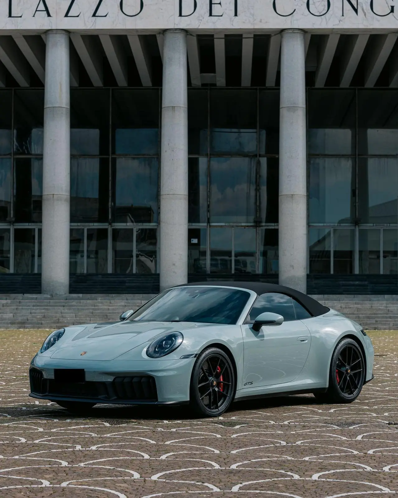 Porsche Carrera Spyder 992,2 GTS 2025 — Courchevel Luxury Car Rental, Courchevel. The Porsche 911 Carrera Spyder 992.2 GTS pairs a 541 hp flat-six with the practicality of…