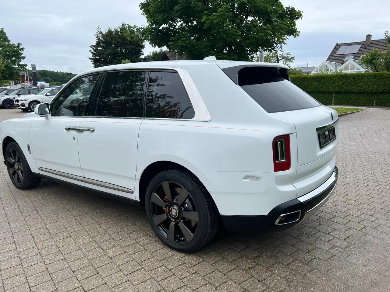 Rolls-Royce Cullinan 2022, side profile — Courchevel Luxury Car Rental, Courchevel. The Rolls-Royce Cullinan brings a different kind of capability to the mountain: 563 hp…