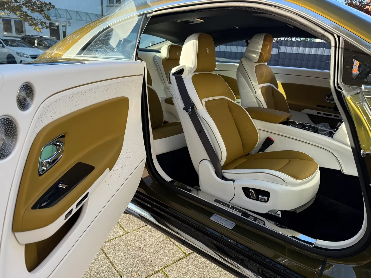 Rolls-Royce Spectre 2024, front view — Courchevel Luxury Car Rental, Courchevel. The Rolls-Royce Spectre pairs 584 hp with a near-silent electric drivetrain inside a…