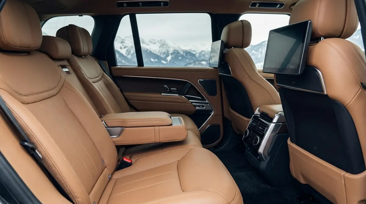 Rover Range Rover Autobiography P530 2026, dashboard — Courchevel Luxury Car Rental, Courchevel. The 2026 Range Rover Autobiography P530 brings 530 hp and a five-seat cabin to the kind…