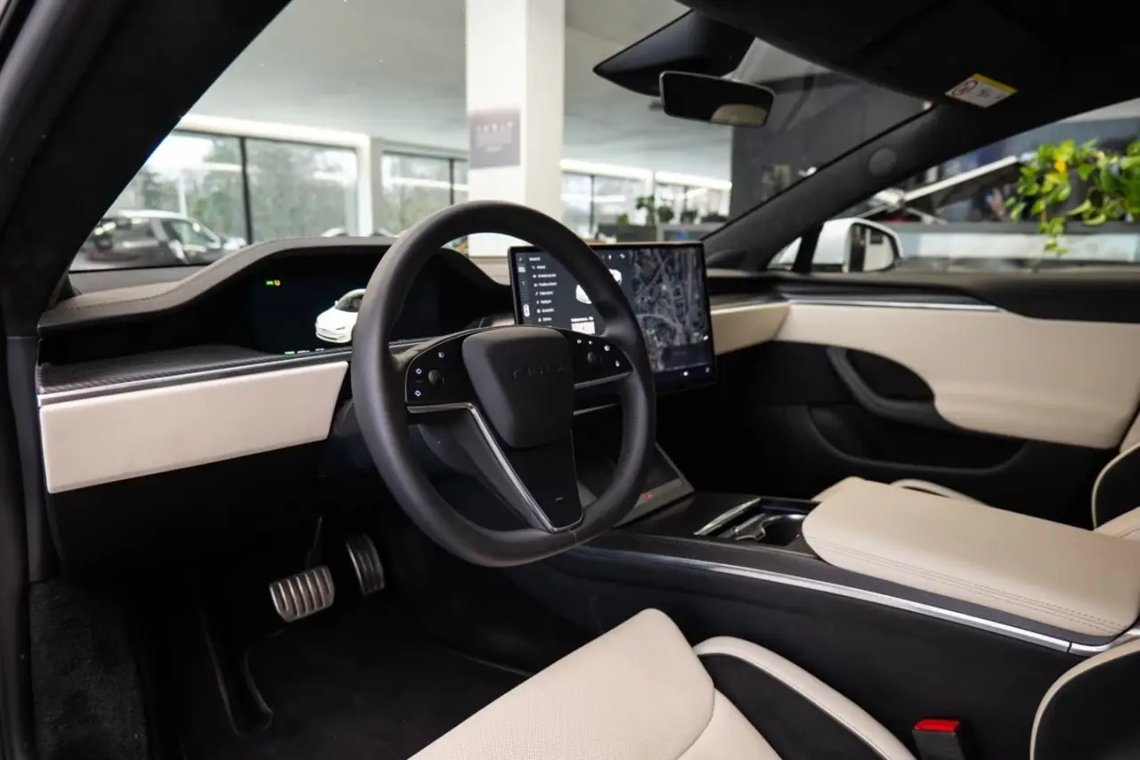 Tesla Model S Plaid 2025, front view — Courchevel Luxury Car Rental, Courchevel. The 2025 Tesla Model S Plaid brings 1020 hp to a car that seats five without asking…
