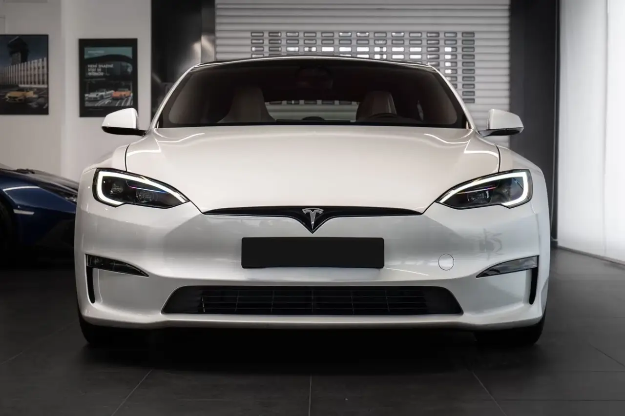 Tesla Model S Plaid 2025, side profile — Courchevel Luxury Car Rental, Courchevel. The 2025 Tesla Model S Plaid brings 1020 hp to a car that seats five without asking…